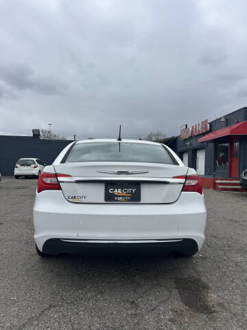 2013 Chrysler 200 LX