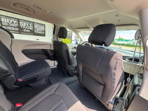 2021 Chrysler Voyager LX