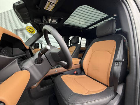 2024 Land Rover Defender 130 P400 X-Dynamic SE
