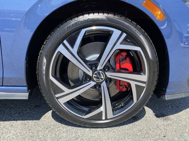 2025 Volkswagen Golf GTI SE