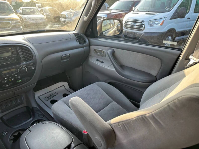 2005 Toyota Sequoia SR5