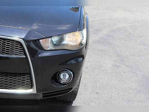 2010 Mitsubishi Outlander SE