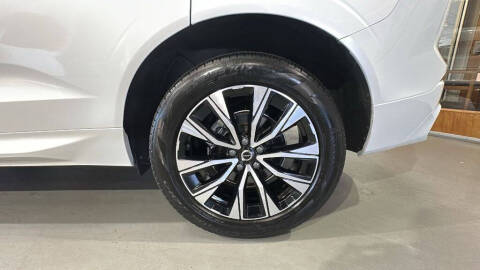2024 Volvo XC60 B5 Core Dark Theme
