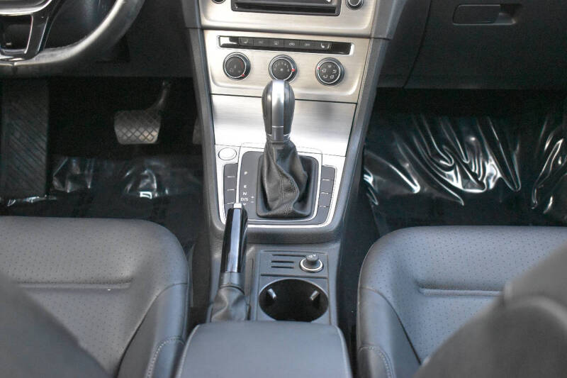 2017 Volkswagen Golf TSI SE