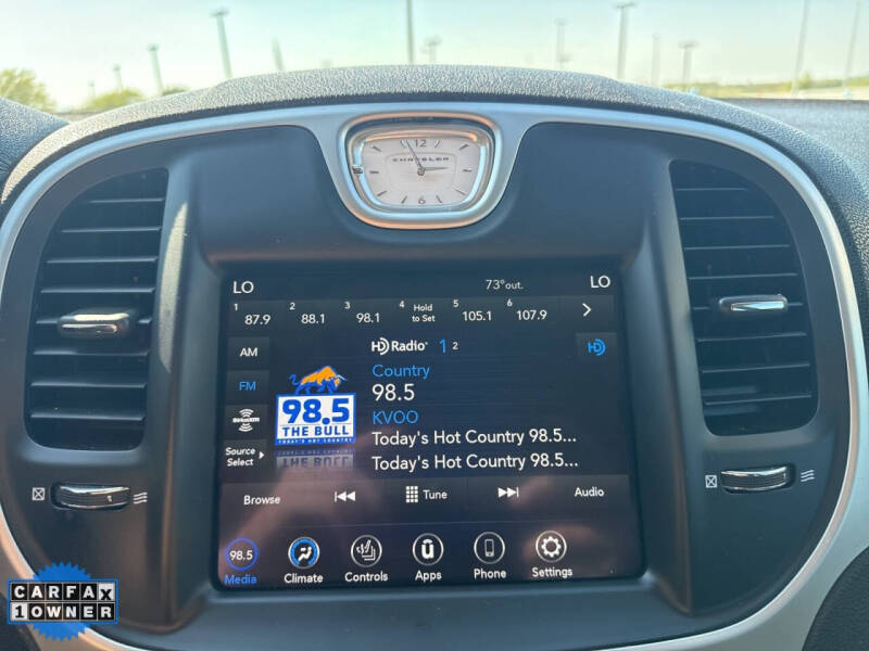 2022 Chrysler 300 Touring L