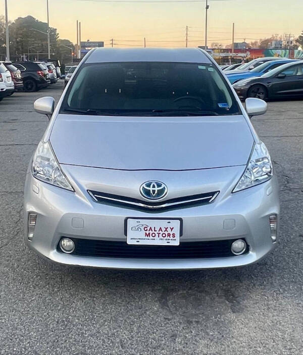 2013 Toyota Prius v Five