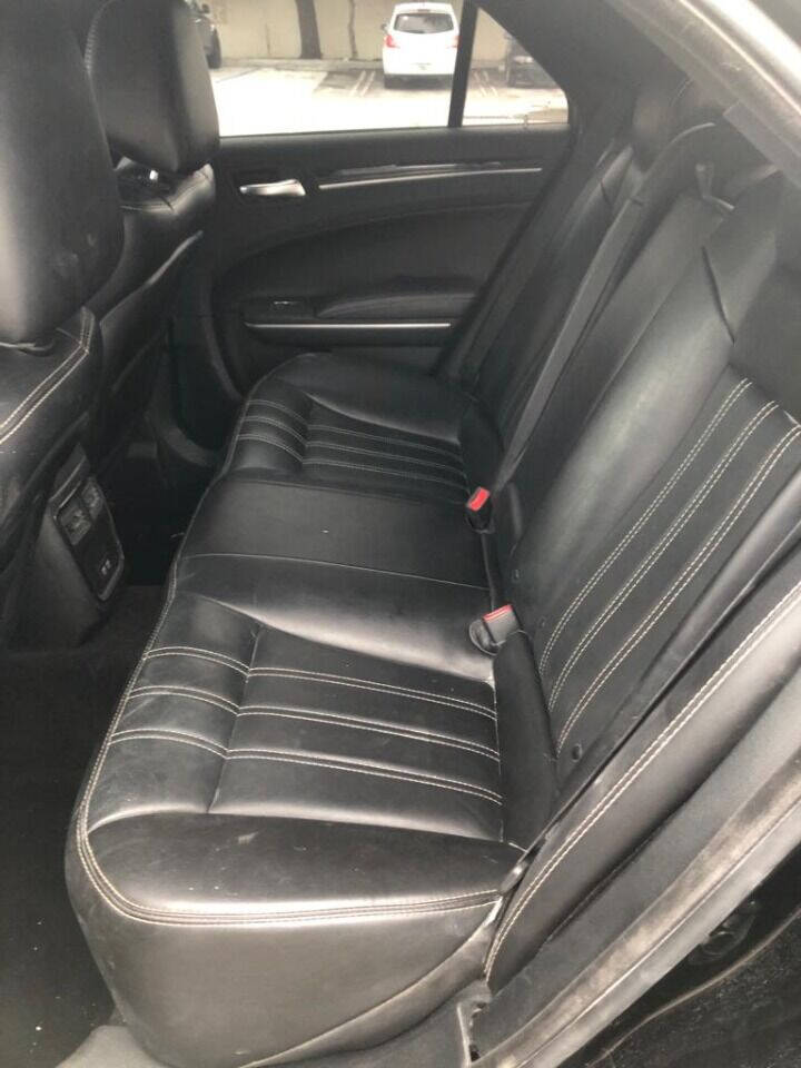 2019 CHRYSLER 300 Sedan - $18,500