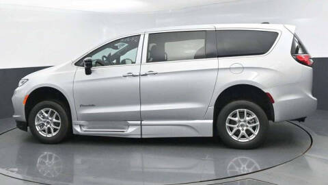 2024 Chrysler Pacifica Touring