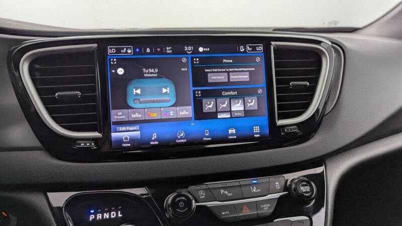 2025 Chrysler Pacifica Select