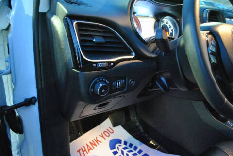 2023 Jeep Cherokee Altitude Lux