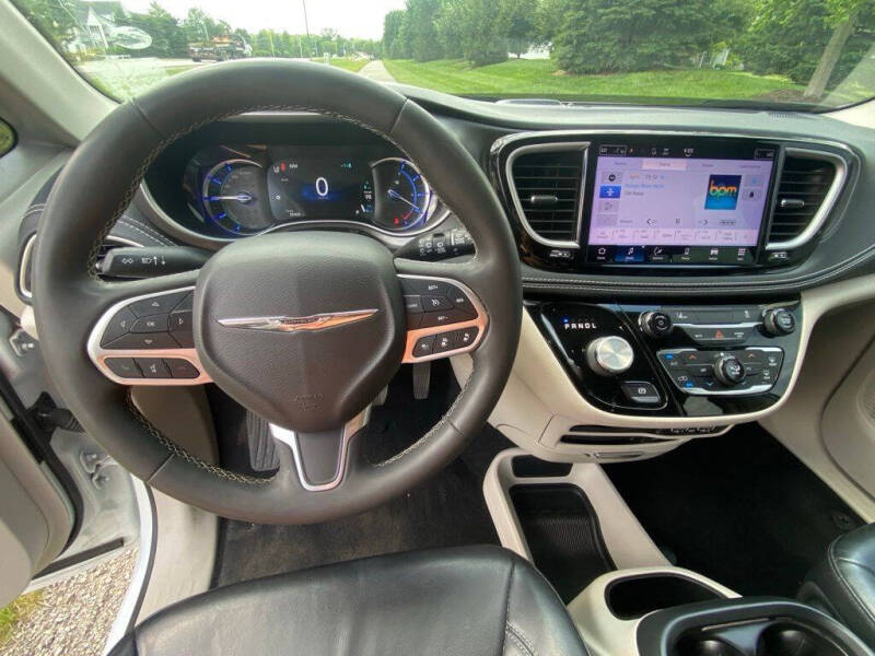 2022 Chrysler Pacifica Hybrid Touring L