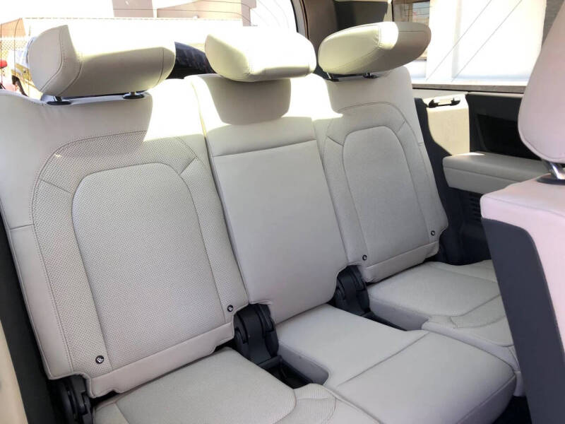 2023 Land Rover Defender 130 First Edition