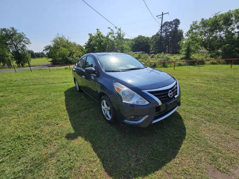 2015 Nissan Versa Sedan SV's photo