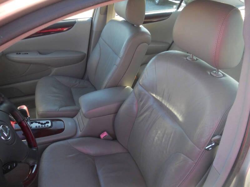 2004 Lexus ES 330 photo 24