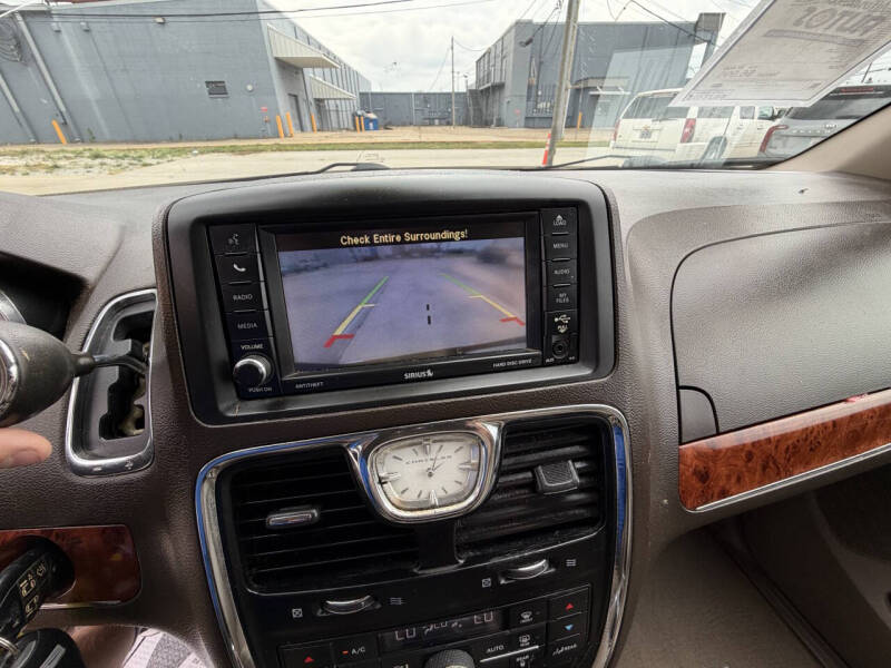 2015 Chrysler Town and Country Touring