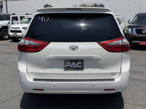 2017 Toyota Sienna XLE Premium 8-Passenger