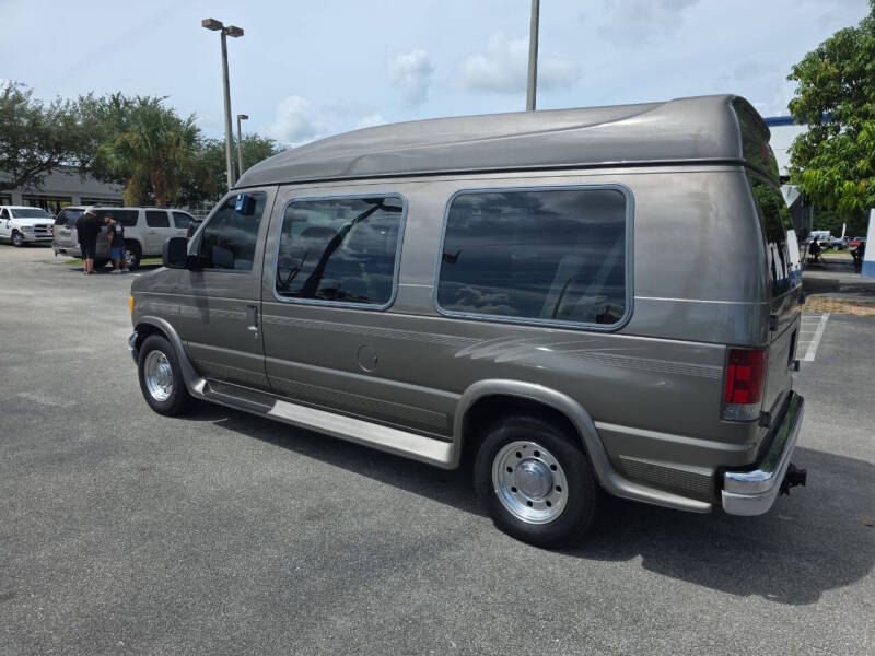 2003 Ford E-Series E-250 SD