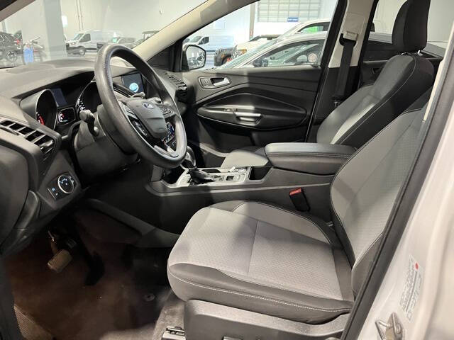 Used 2019 Ford Escape SE with VIN 1FMCU9GD0KUB84989 for sale in Peoria, AZ