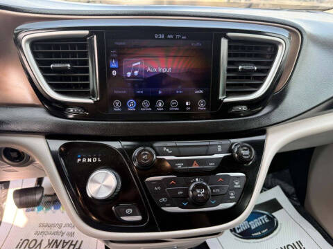 2017 Chrysler Pacifica Touring-L