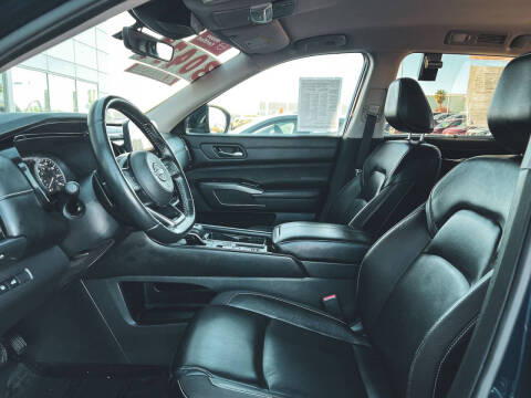 2024 Nissan Pathfinder SL