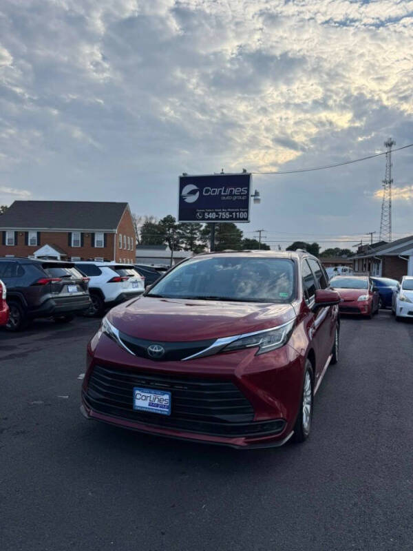 2021 Toyota Sienna LE's photo