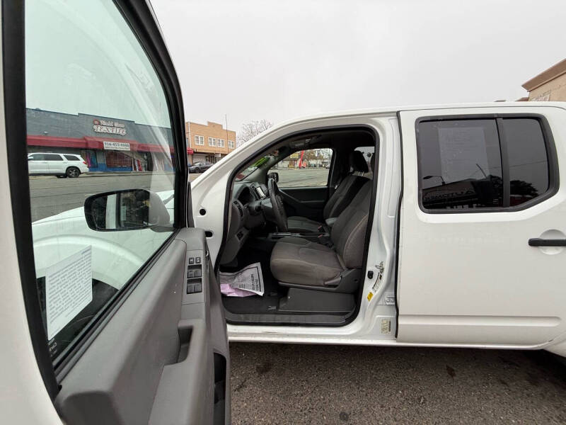 2019 Nissan Frontier SV photo 7