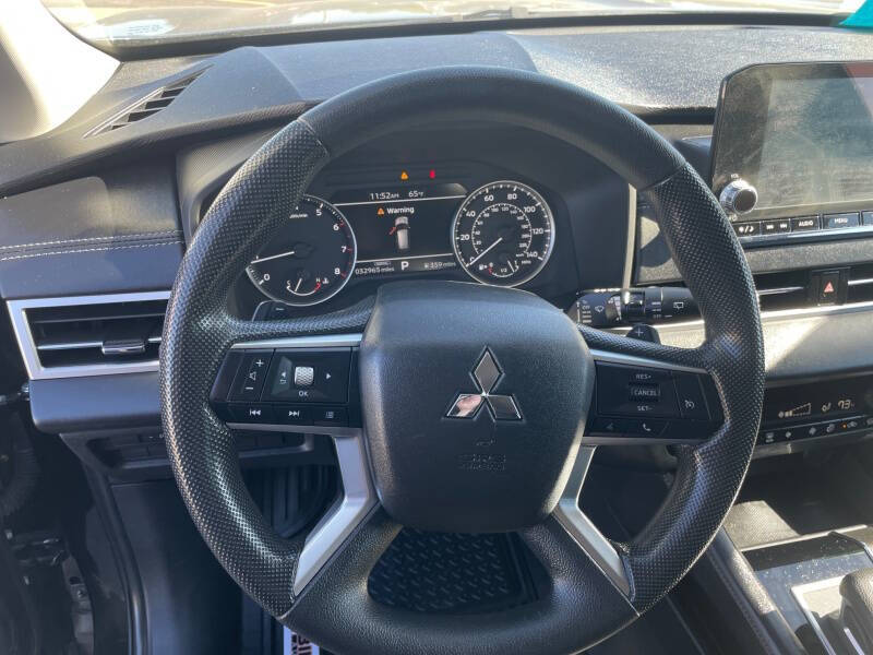 2022 Mitsubishi Outlander ES