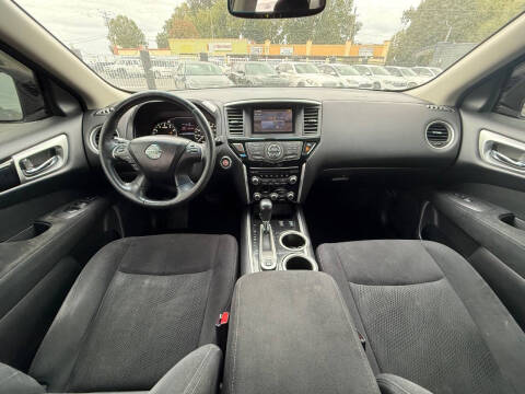 2016 Nissan Pathfinder SV