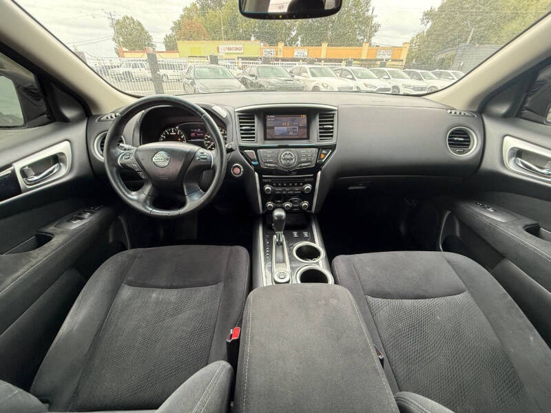 2016 Nissan Pathfinder SV