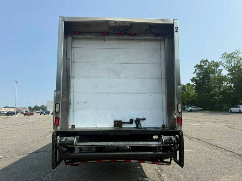 2016 Freightliner M2 106