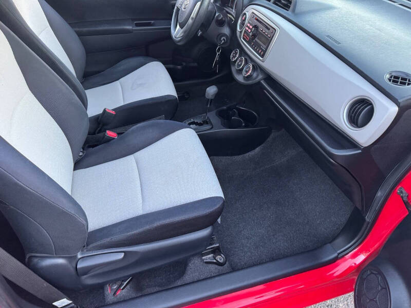 2012 Toyota Yaris 3-Door L