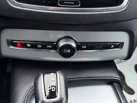 2016 Volvo XC90 T5 Momentum