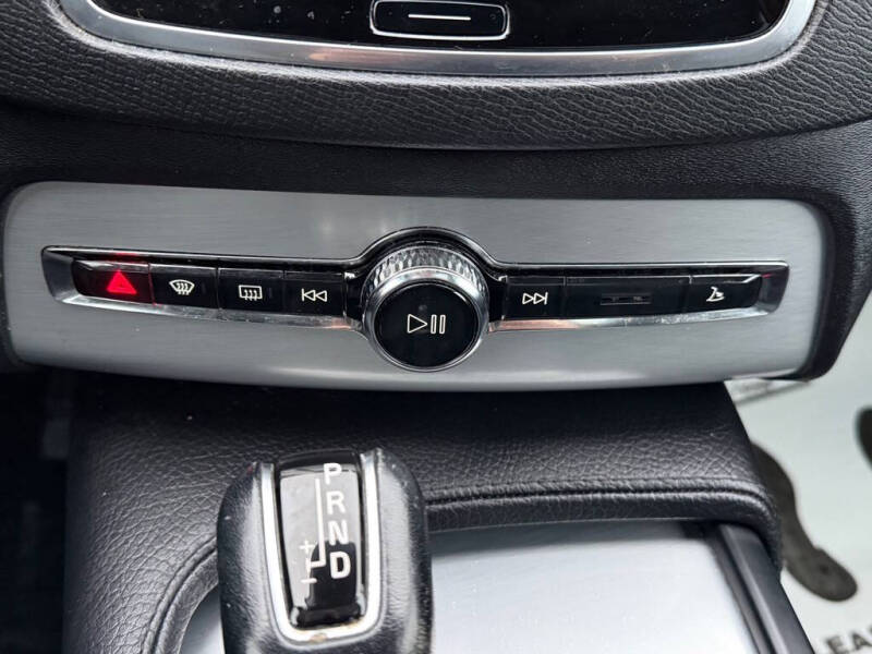 2016 Volvo XC90 T5 Momentum