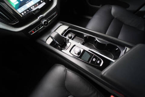 2025 Volvo XC60 B5 Plus Dark Theme