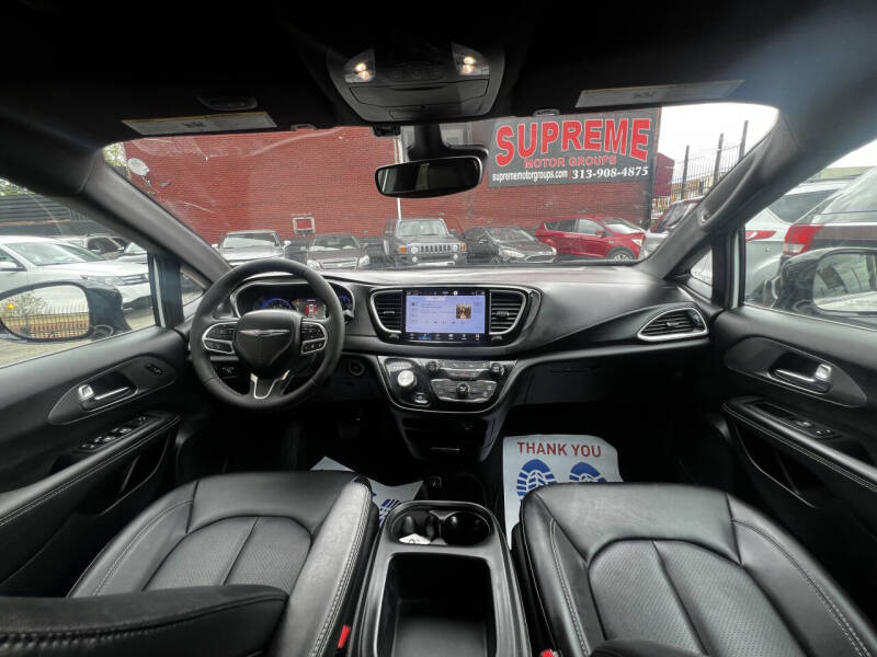 2026 Chrysler Pacifica Select