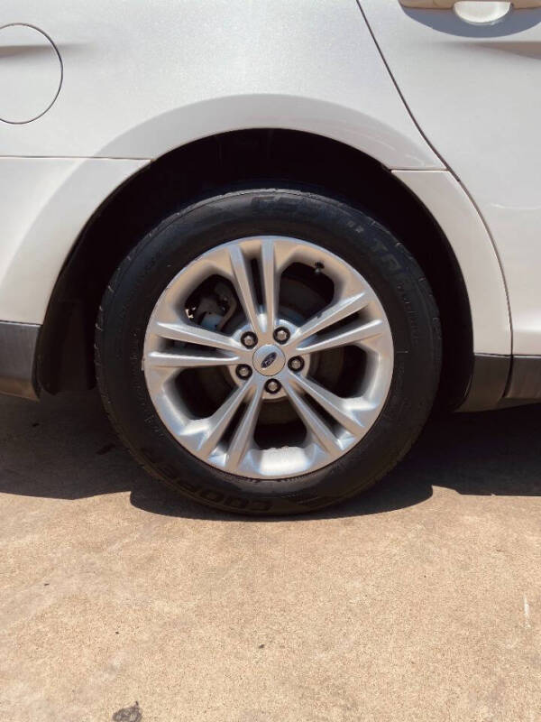 2013 Ford Taurus SEL