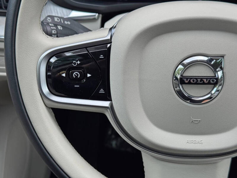 2025 Volvo XC60 T8 Plus Dark Theme