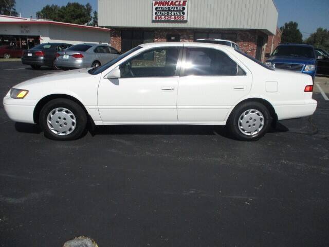 1999 Toyota Camry for sale at Pinnacle Investments LLC in Lees Summit MO