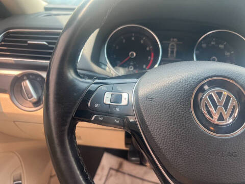2016 Volkswagen Passat 1.8T R-Line