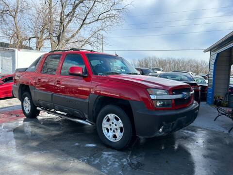 2004 Chevrolet Avalanche for sale at Dutch and Dillon Car Sales in Lee's Summit MO