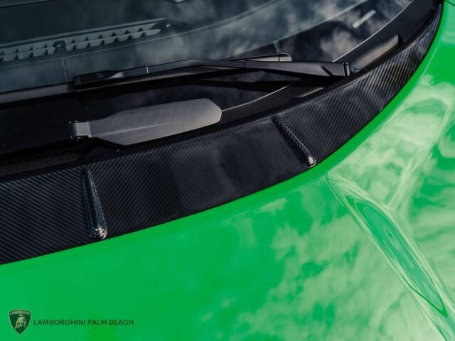 2024 Lamborghini Revuelto