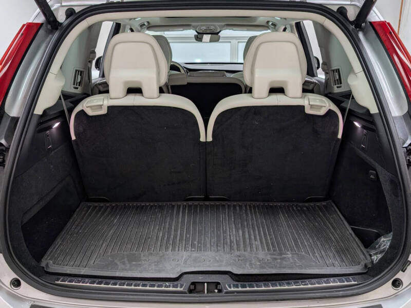 2025 Volvo XC60 B5 Plus Dark Theme