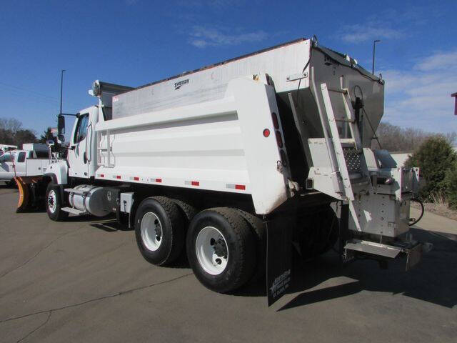 2013 Freightliner 114 SD