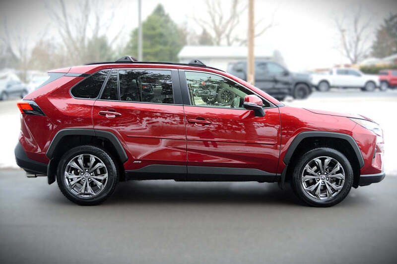 2022 Toyota RAV4 Hybrid XLE Premium