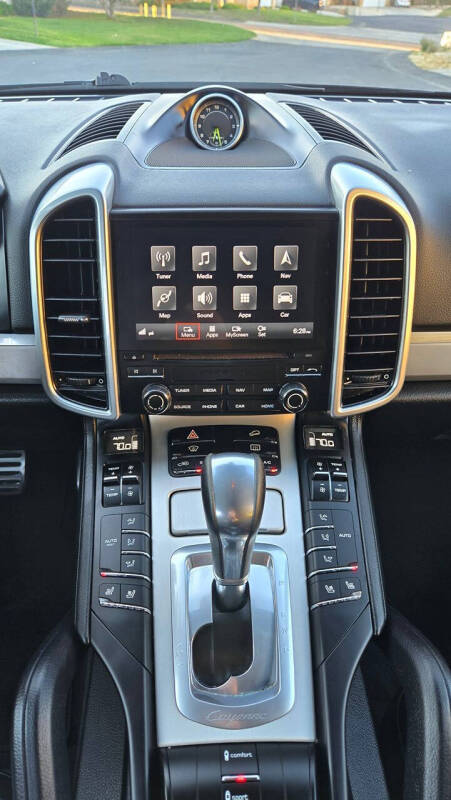 2017 Porsche Cayenne S E-Hybrid Platinum Edition