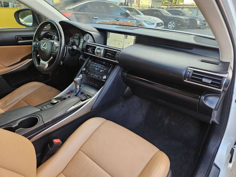 2017 Lexus IS 200t
