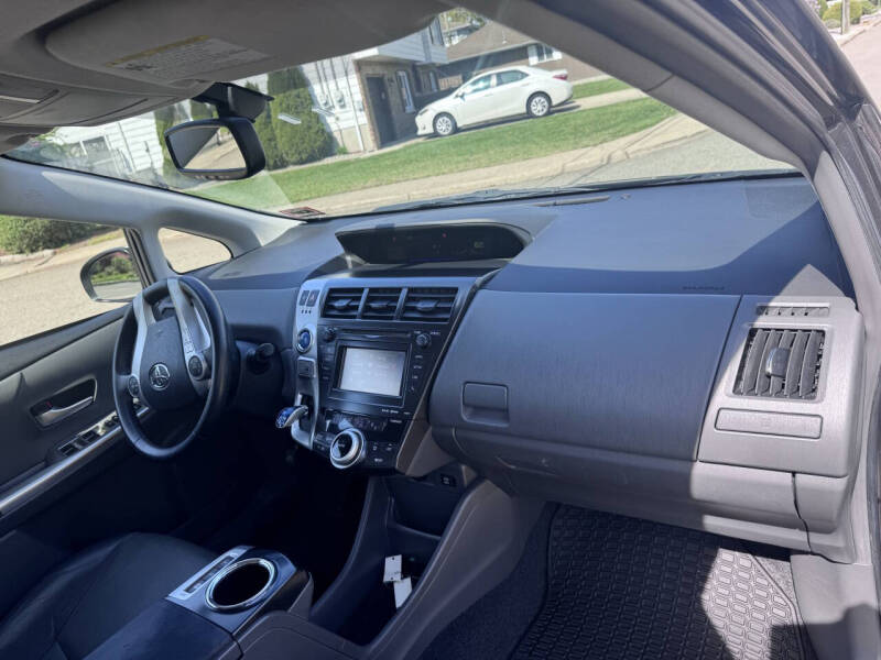 2013 Toyota Prius v Five