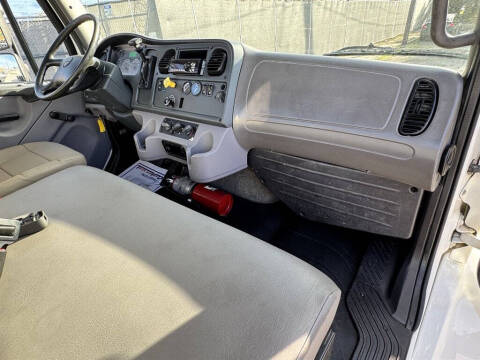 2018 Freightliner M2 106