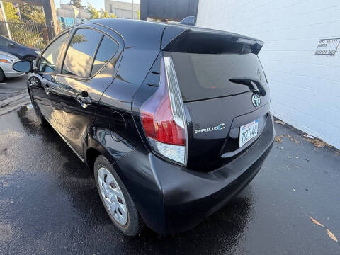 2016 Toyota Prius c Two