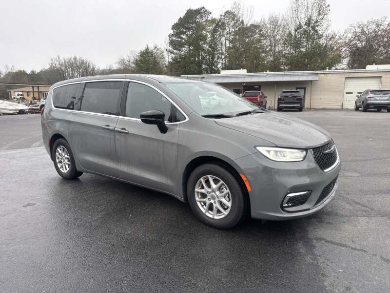 2025 Chrysler Pacifica Select